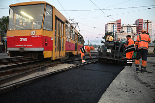 В Барнауле приступили к восстановлению асфальтобетонного покрытия трамвайных путей на пересечении проспекта Красноармейского и улицы Анатолия 