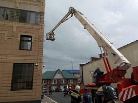 В здании администрации Барнаула проводят пожарно-тактические учения