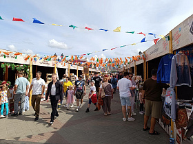 На улице Мало-Тобольской в День города барнаульцы могут посетить выставку и ярмарку 