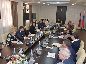 Вячеслав Франк провел совещание по вопросам деятельности Крытого рынка в Барнауле