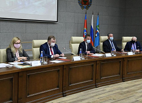 В Барнауле администрация города, объединение работодателей и объединение организаций профсоюзов подписали трехстороннее соглашение