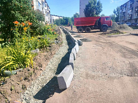 В рамках национального проекта «Инфраструктура для жизни» в Барнауле продолжается благоустройство дворовых территорий