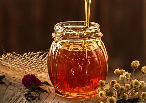 В Барнауле работает традиционная ярмарка меда