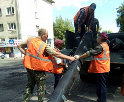 Основание дороги по улице Эмилии Алексеевой укрепляют геосеткой