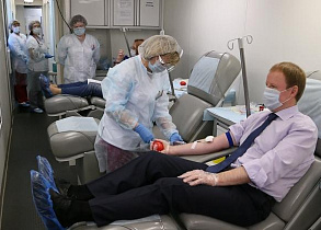 Губернатор Алтайского края Виктор Томенко принял участие во Всероссийской донорской акции